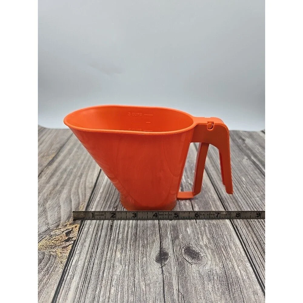 Vintage Rubbermaid Hand Held 3-Cup Sifter Orange Heavy Duty Plastic 2748